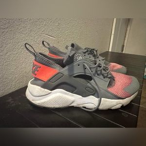 Women Nike huraches size 7.5
